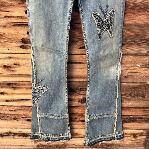 ALLEN B | By Allen Schwartz Blue Flare Jeans with Butterfly Accents 30 - Picture 3 of 6